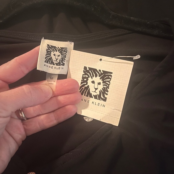 Anne Klein Women's Black Long Sleeve Top Size M - Picture 3 of 3